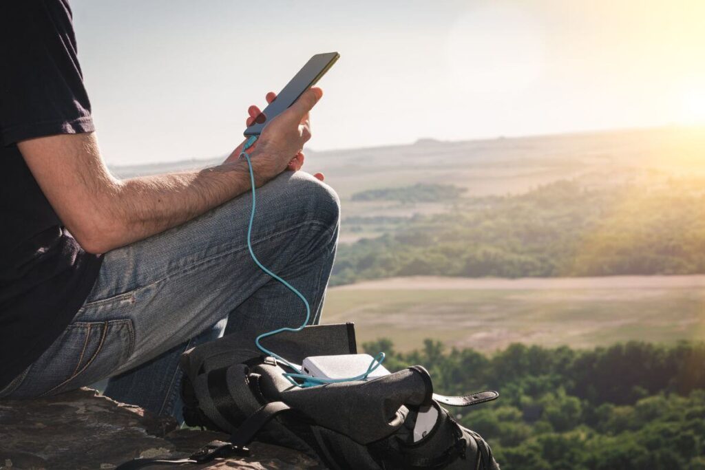 Powerbank-med-op-vandring